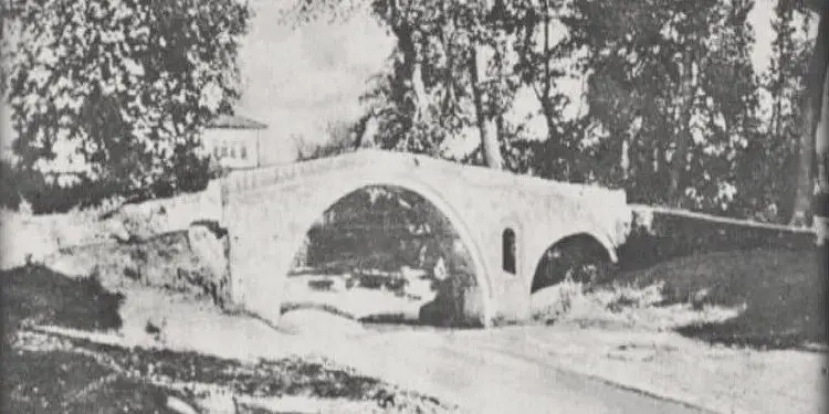 Fotografi me pamje të ndryshme të Tiranës 1917-1993