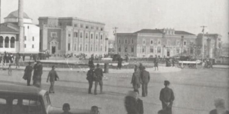 Fotografi me pamje të ndryshme të Tiranës 1917-1993