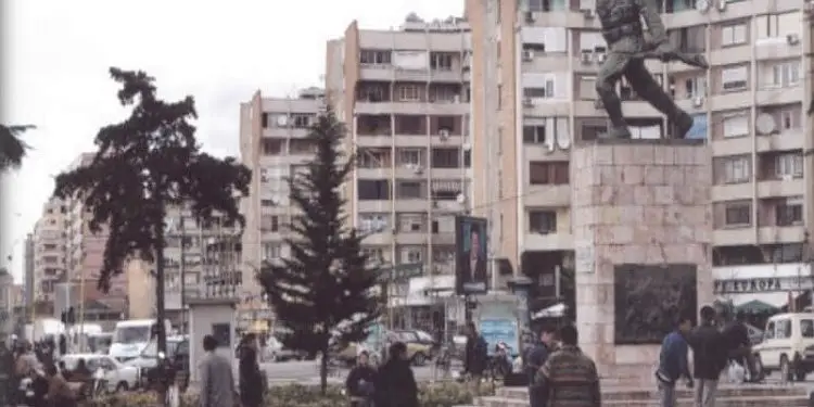 Fotografi me pamje të ndryshme të Tiranës 1917-1993