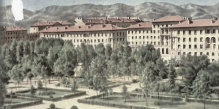 Fotografi me pamje të ndryshme të Tiranës 1917-1993