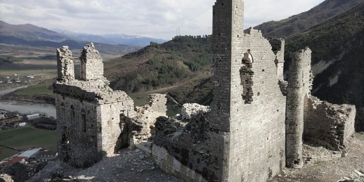 “Nga haremi me vajzat e reja, te Veliu që firmosi pavarësinë më 1912-ën dhe refuzimi i ultimatumit të gjeneralit grek, për të njohur qeverinë e Zografit…”/ Historia e panjohur sarajeve dhe familjes Këlcyra