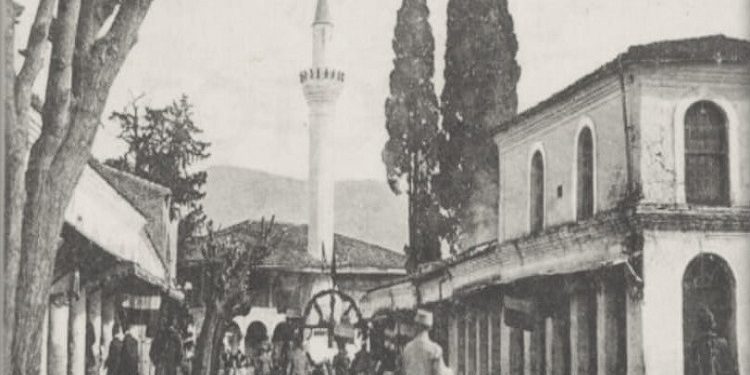 Fotografi me pamje të ndryshme të Tiranës 1917-1993