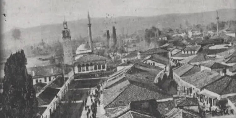 Fotografi me pamje të ndryshme të Tiranës 1917-1993