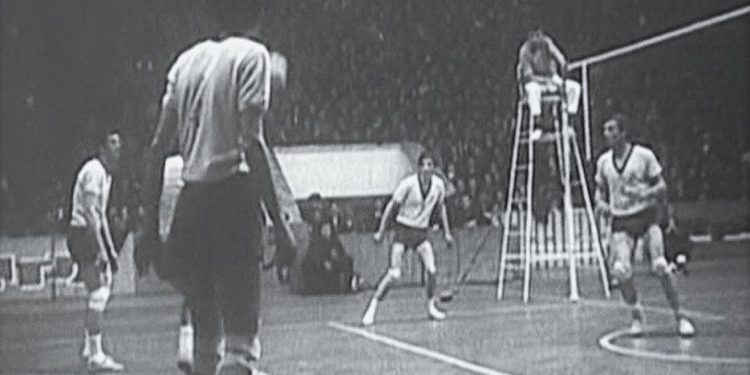 “Asllan Rusin, që na e kërkonin ekipet më të mira të Europës, ma hoqën nga sporti dhe Sigurimi e shtroi në psiqiatri, pasi dashuronte vajzën e Enverit…”/ Historia tragjike, e legjendës së volejbollit shqiptar