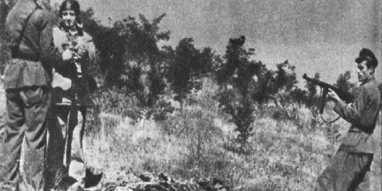 “Pas vrasjes së Alush Lleshanakut me tradhti dhe kreut të ‘Grupit të kosovarëve’, Ali Rizaja, më 5 maj ’52, na rrethuan afër Mamurrasit, ku…”/ Dëshmia e rrallë e “diversantit” nga SHBA-ës