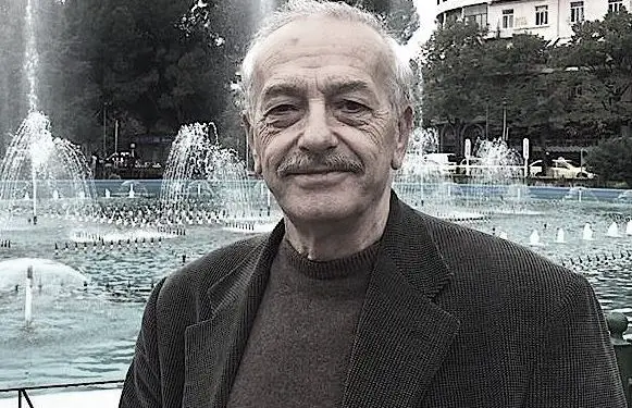 “Zoti Rakipaj, ju përgëzoj për kurajën tënde të palëkundur, për të denoncuar e demaskuar, krimet e përbindëshme të Enver Hoxhës dhe…”/ Letra e shkrimtarit të njohur, për ish-të dënuarin politik