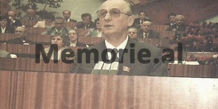 “Kam 40 vjet punë dhe s’kam asnjë lekë në bankë, të ble mobiliet, frigoriferin, lavatriçen, etj., pasi e dorzova vilën e shtetit, por të paktën, t’i paguaj me…”/ Fjala e Hekuran Isait, në Byro, mars ‘91