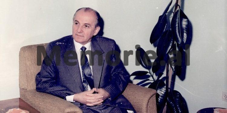 “Kam 40 vjet punë dhe s’kam asnjë lekë në bankë, të ble mobiliet, frigoriferin, lavatriçen, etj., pasi e dorzova vilën e shtetit, por të paktën, t’i paguaj me…”/ Fjala e Hekuran Isait, në Byro, mars ‘91