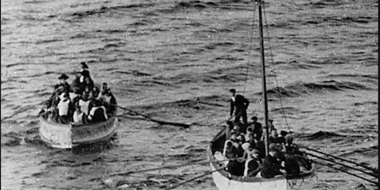 “Kur kapiteni ‘Titanikut’, njoftoi se; për dy orë e gjysëm, pampori do mbytej, ne u hodhëm në ujë dhe…”/ Historia e panjohur e tre vëllezërve korçarë, që mbijetuan katastrofës, më 15 prill 1912