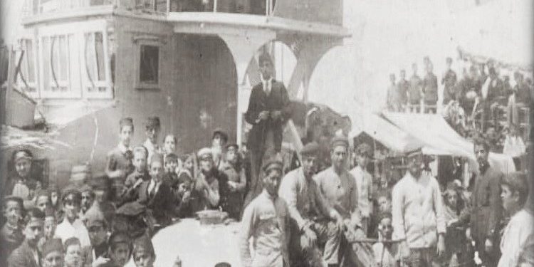 Ushtarakë e civil duke udhëtuar me vaporin “Jolanda” në Bunë, Shëngjin, Pulaj etj. në vitet 1922-1930