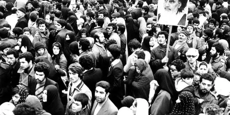 “Fitorja e Mosadekut dhe partisë ‘Tudeh’ në Iran, që mbështetet nga Moska e detyroi Shahun Palevi, të largohet për në Romë, por ndërhyri CIA…”/ Ditari politik sekret i Enver Hoxhës, në ‘79-ën