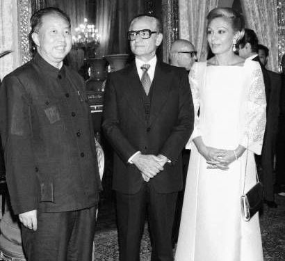 “Ne e dimë se, Hua Kuo Feni, kur u kthye nga Beogradi, ndaloi në Teheran, bisedoi e hëngri bukë me Shahun e Iranit, Palehvin, kur në rrugët e atij qyteti…”/ Ditari politik i Enver Hoxhës, në ’79-ën