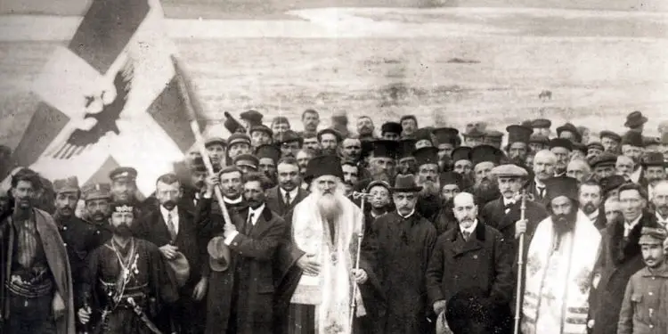 “Ismail Qemali, në vend që të përkujdesej për krijimin e një Xhandarmërie ose trupi ushteriak, u muar me çështjet e bankës dhe tramvajve…”/ Libri i priftit nga Përmeti në 1917-ën