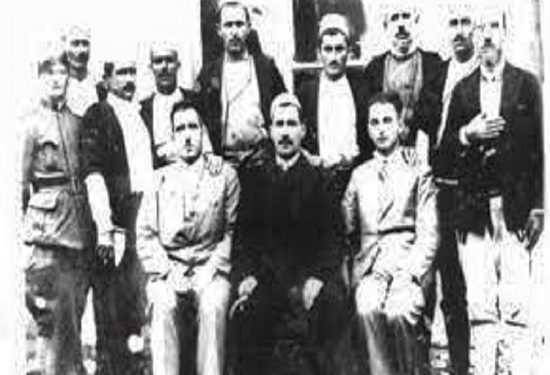 “Mbledhja e Lurës më 27 gusht ‘43, ku morën pjesë Mit’hat Frashëri, Abaz Kupi, Muharrem Bajraktari, Fiqiri Dine, Hysni Dema, Miftar Kaloshi dhe…”/ Historia e panjohur e “parlamenteve” të Dibrës