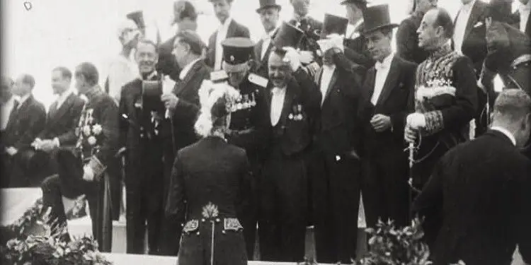 Pamje nga vizita e delegacionit italian në Shqipëri nën kryesinë e admiral Roberto në prill 1930
