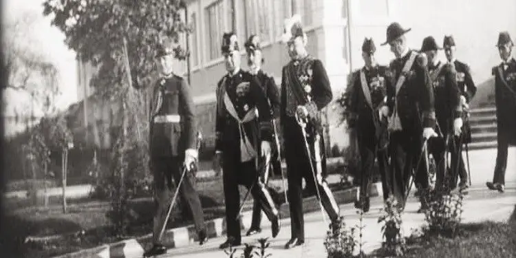 Pamje nga vizita e delegacionit italian në Shqipëri nën kryesinë e admiral Roberto në prill 1930