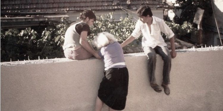 “Te ambasada italiane, në korrikun e ’90-ës, na lanë disa ditë pa bukë dhe Sigurimi i Shtetit na provokonte, vuri ushtarë të na pështynin dhe…”/ Dëshmia e rrallë nga Italia e piktorit të njohur antikomunist