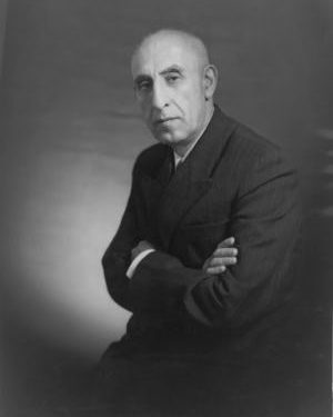 “Fitorja e Mosadekut dhe partisë ‘Tudeh’ në Iran, që mbështetet nga Moska e detyroi Shahun Palevi, të largohet për në Romë, por ndërhyri CIA…”/ Ditari politik sekret i Enver Hoxhës, në ‘79-ën