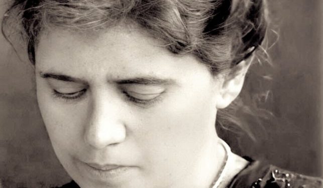 “Nuk mbante në duar byzylykë, as varëse floriri a argjendi, vetëm dy vathë të vegjël me gurë rubini ngjyrë blu dhe ajo ishte shqiptarka…”/ Historia e tragjike e vajzës që studioi në “Robert College”