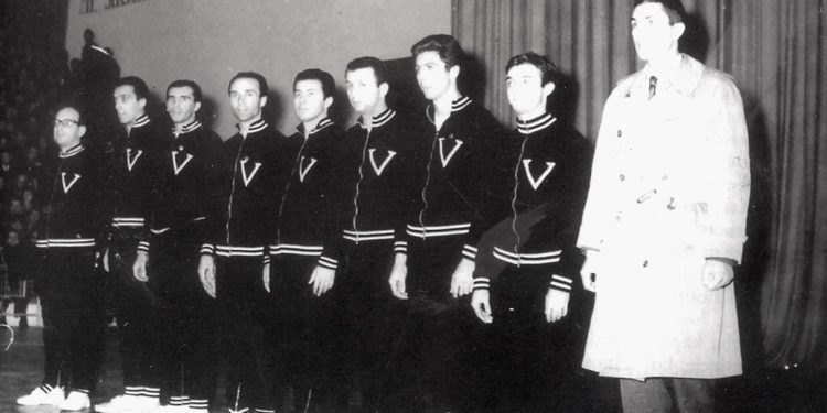 “Si na e humbi ndeshjen arbitri gjermano-perëndimor në Hagë, vetëm pse ne vinim nga një vënd komunist dhe…”/ Historia e panjohur e djemve të Xhel Kojës së “Dinamos”, që tronditi parketet e Evropës