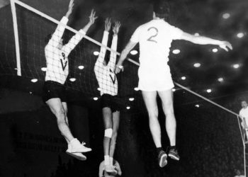 “Si na e humbi ndeshjen arbitri gjermano-perëndimor në Hagë, vetëm pse ne vinim nga një vënd komunist dhe…”/ Historia e panjohur e djemve të Xhel Kojës së “Dinamos”, që tronditi parketet e Evropës