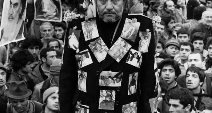 “Hua Kuo Feni, kryetar i Kinës ‘socialiste’, bisedonte shtruar në pallatin e Shahut, kurse SAVAK-u, vriste në masë popullin dhe patriotët iranianë, mirëpo Phalevi ra nga fiku e…”/ Ditari politik i Enverit në ’79-ën
