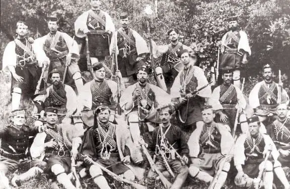 “Gruaja sapo pa thikën, i ra zali, greku i rrëmbeu foshnjën nga duart, ajo ulëriti, ajy plasi foshnjën përdhe dhe zuri pas zakonit që kanë grekërit, ta ç’nderonjë…”/ Libri i priftit nga Përmeti, i vitit 1917