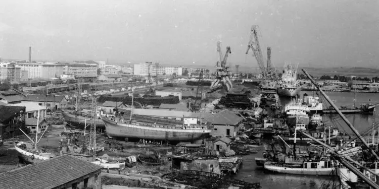 “Tirana i paguante fshehtas Egjiptit, thasë me dollar, për kalimin e anijes ‘Vlora’ në Suez dhe kur mbërritën 28 raketat e para në Durrës, Enver Hoxha na tha…”/ Dëshmia e rrallë e ish-kapitenit