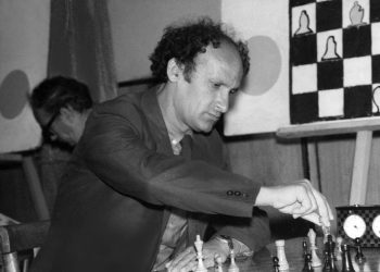 “Në Olimpiadën Botërore në ‘Zigen ‘70’, kur ekipi ynë s’pranoj të luante ndaj Afrikës së Jugut, gjermanët e zbutën, duke thënë se shahistë shqiptarë i zuri gjumi, por…” / Historia e panjohur e bojkoteve