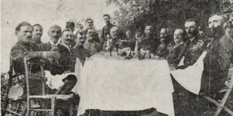 “Veqil Mitropoliti, tha; sot çfaq hidherimin, se Fuqit’e Mbëdha, Evropa e qytetëruar, na dënojnë neve që jemi fjesht Grekër dhe na japin ndër duar të barbarëve Shqiptarë” / Libri i priftit nga Përmeti, i vitit 1917