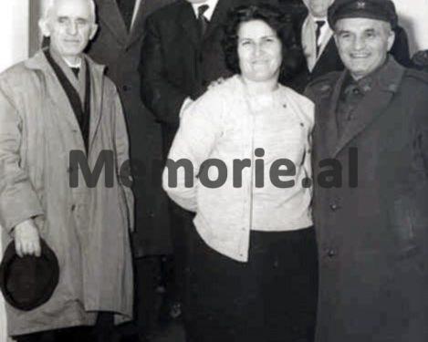 “Edhe pse ishim ‘sterrë’ nga biografia, prej vëllait tim, gjeneral Hito Çakos, që ishte pushkatuar si ‘armik’, Gramoz Ruçi, na erdhi në mesnatë në shtëpi dhe…”/ Dëshmia e rrallë e fshatarit nga Tepelena