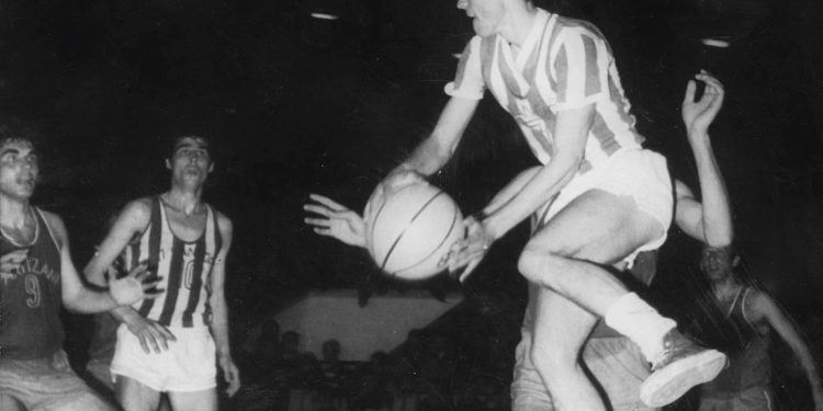 “Basketbollisti i famshëm, njeriu i koshit magjik, në prillin e 71-it, kundër ‘Partizani’-t, që u arrestua nga Sigurimi, për revistat italiane me….”/ Historia e panjohur Land Topallit, që punoi në lulishtet e Tiranës