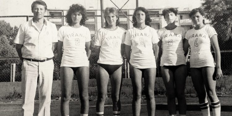 “Basketbollisti i famshëm, njeriu i koshit magjik, në prillin e 71-it, kundër ‘Partizani’-t, që u arrestua nga Sigurimi, për revistat italiane me….”/ Historia e panjohur Land Topallit, që punoi në lulishtet e Tiranës