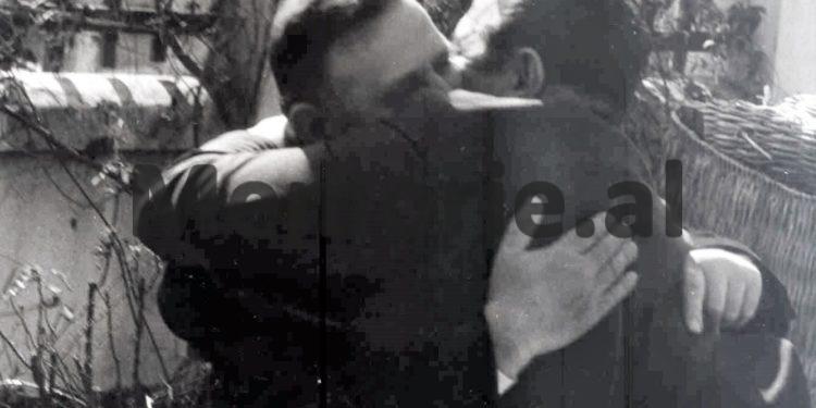 “Enver Hoxha, pa arsim ushtarak dhe pa përvojë lufte, s’kishte drejtuar asnjëherë një repart ushtarak në luftim, me intelekt mediokër dhe frikacak, u fsheh…”/ Refleksionet e gjeneralit të njohur
