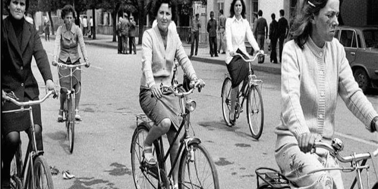 “Në fshatin e thellë Vallas të Oblikës, nëna e re, s’na e jepte fëmijën ta çonim në spital, pasi atje i kishin vdekur dhe katër të tjerë…”/ Rrëfimi tronditës i mjekes nga Shkodra