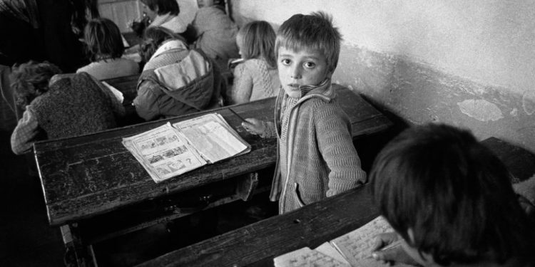 “Drejtori thirri disa profesorë reaksionarë dhe njërin e kërcënoi, duke e kapur për gryke, kurse nxënësve, ua përplasi kokën për muri dhe…”/ Zbulohet dokumenti tronditës, për Shkodrën e vitit 1948