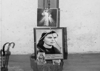 “Vetëm për të përfituar 100 gram bukë misri, pesë të burgosur mbajtën në qeli për ditë me radhë, një shokun e tyre të vdekur, i cili…”/ Historia rrëqethëse e burgjeve të komunizmit