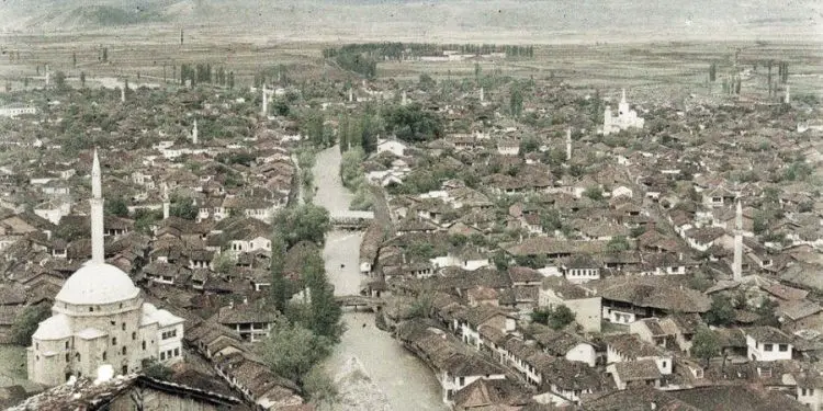 “Fshatit i vinte era shkrumb dhe gjëma e të vrarëve u dëgjua për ditë të tëra, pasi u therën me thika e u groposën 54 veta…”/ Historia e panjohur e masakrës së Kabashit të Vitisë dhe emrat e viktimave