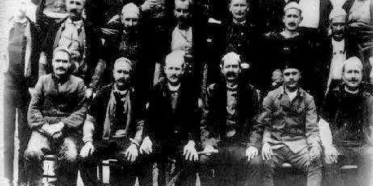 “Fshatit i vinte era shkrumb dhe gjëma e të vrarëve u dëgjua për ditë të tëra, pasi u therën me thika e u groposën 54 veta…”/ Historia e panjohur e masakrës së Kabashit të Vitisë dhe emrat e viktimave