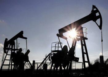 “Pas kritikave që bëra në mbledhje, Abdyl Këllezi, në kulmin e nervozizmit, më tha; s’kam ardhur këtu të marr leksione nga ty dhe me grusht…”/ Kujtimet e panjohura të ish-drejtorit të Uzinës së Naftës