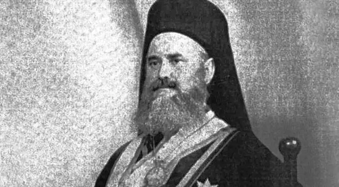 “Enverin e kisha shok dhome në Liceun e Korçës, ku ai përzihej me lloj-lloj horash, vagabondësh dhe femra imorale, saqë katër herë mori sëmundje…”/ Dëshmia e Prof. Foto Balës, që u burgos nga shoku i bankës