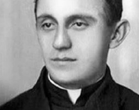 “Dom Lekë Sirdanin dhe Dom Pjetër Çunin, pasi i torturuan çnjerëzisht në seksionin e Koplikut, i hodhën të gjallë në një pus ujrash të zeza dhe…”/ Krimi makabër më 31 korrik 1948