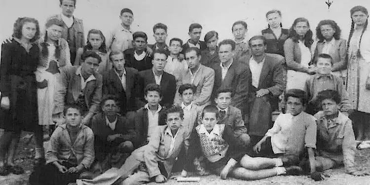 “Ditën që vdiq Enver Hoxha, Ibrahimi hyri te klubi i fshatit Çermë, ku pinin ndonjë kafe të internuarit dhe i tha bufetjerit; sot është dita jonë, më bëj një raki…”/ Historia e panjohur e 11 prillit ‘85