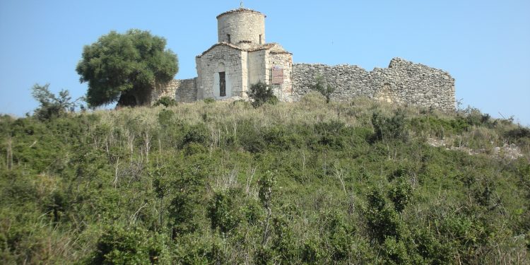 “Pasi i bëra letër Enverit në ’67-ën, që mos mbylleshin kishat, më burgosën dhe më mbyllën në psiqiatri, por më shpëtoi prokurori, Spiro, i cili…”/ Rrëfimi i rrallë i fshatarit nga Novosela