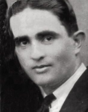 “Kur mamaja e dërgoi Alfredin te burgu, për t’i çuar babait disa pasta, me që ju fal jeta, policët ia hodhën fytyrës dhe i thanë: Ik ore, se yt atë u pushkatua…”/ Historia tragjike e përkthyesit të amerikanëve në Berat