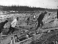 “Even though Doctor Hysenbegas saved the life of the Security Operative’s little son, with the last penicillin given to him by a prisoner, he…”/ The rare event in the Vlashuk Camp