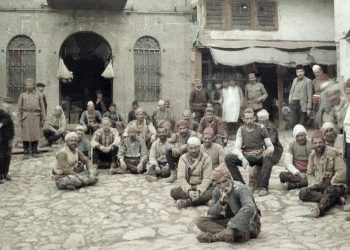 “Fshatit i vinte era shkrumb dhe gjëma e të vrarëve u dëgjua për ditë të tëra, pasi u therën me thika e u groposën 54 veta…”/ Historia e panjohur e masakrës së Kabashit të Vitisë dhe emrat e viktimave