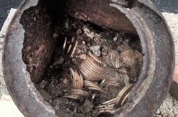 “Kur shkuam te shtëpia e Enverit për t’i dhuruar monedhën e floririt me kokën e Aleksandrit të Maqedonisë, të cilën ia morëm Man Tepelisë në Shkodër, ai na…”/ Rrëfimi i ish-nënkolonelit të Sigurimit