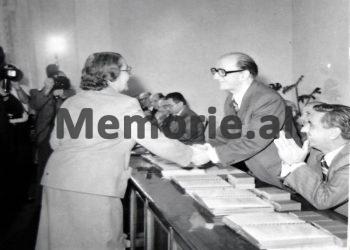 “Nexhmija, kishte në krahun e djathtë, shokun e saj të rinisë, anëtarin e Byrosë Politike, Ramiz Alinë, për të cilën flitej se për shumë vjet, ishte…”/ Refleksionet e ish-të dënuarit politik