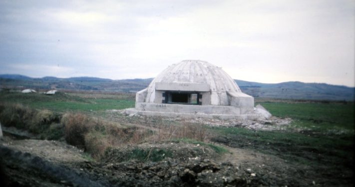 “Imazhi i parë, në postën kufitare me ish-Jugosllavinë, një portë me tela me gjemba të elektrizuar, ku një ushtar i armatosur me një yll të kuq në kapele…”/ Reportazhi i panjohur i ish-atasheut kulturor italian në Tiranë, në ’82-in